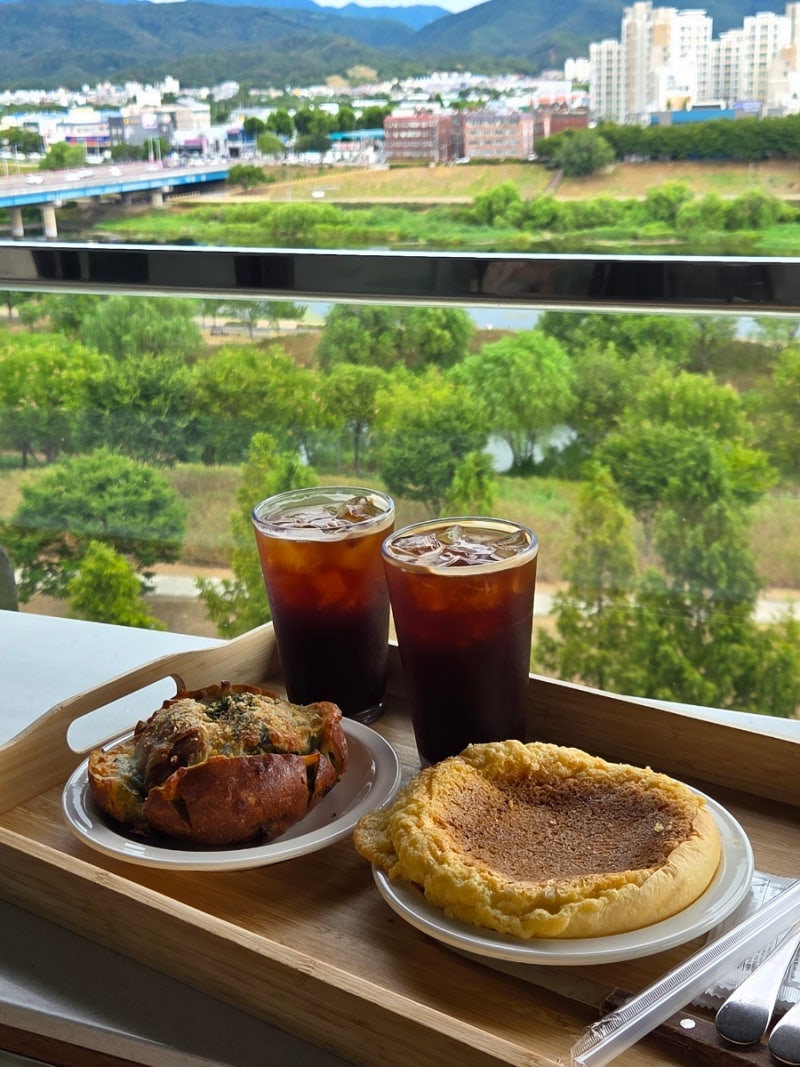 [Places to Visit in Daegu] Cafe Ponz, a Large Brunch Cafe in Daegu with Views of Geumho River and Palgongsan (My Honest Review)