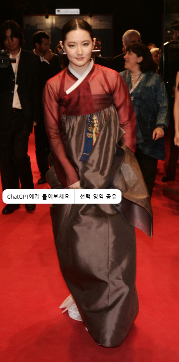 "드레스 대신 한복" 이영애, 베니스·베를린 영화제에서 한국미 알린 순간