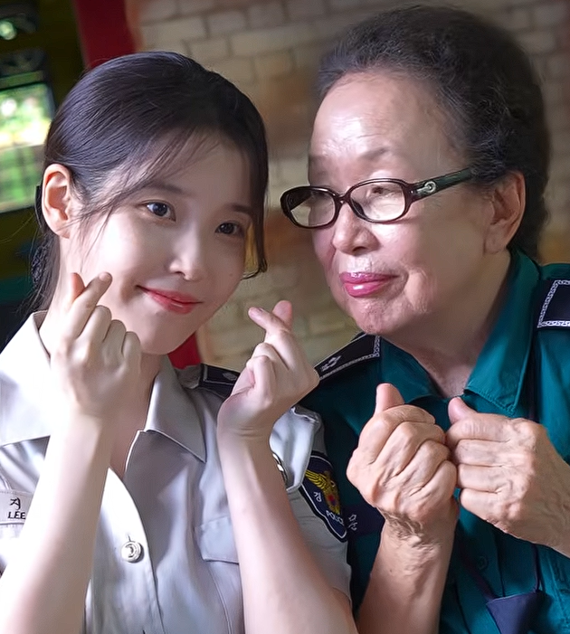 260922 아이유 TV '디마크' 뮤비 촬영 비하인드_ 선후배 케미, 나문희 + 김영옥 예우, 존중 칭찬....