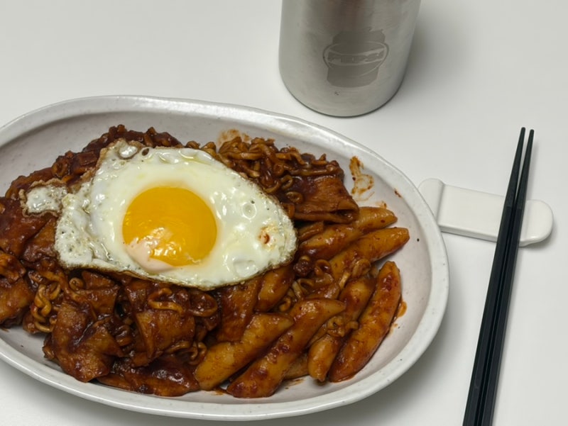 남은 엽기떡볶이 맛있게 먹는 방법 엽파게티 만들기 | 짜파게티와 엽떡의 매콤한 조합