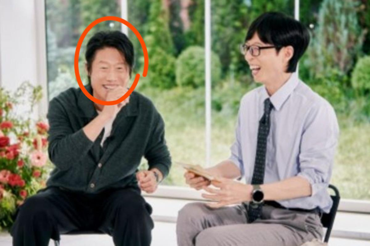 유해진이 30년 전 비데 공장 동료 류승룡과 나란히 대상을 받았다 (....