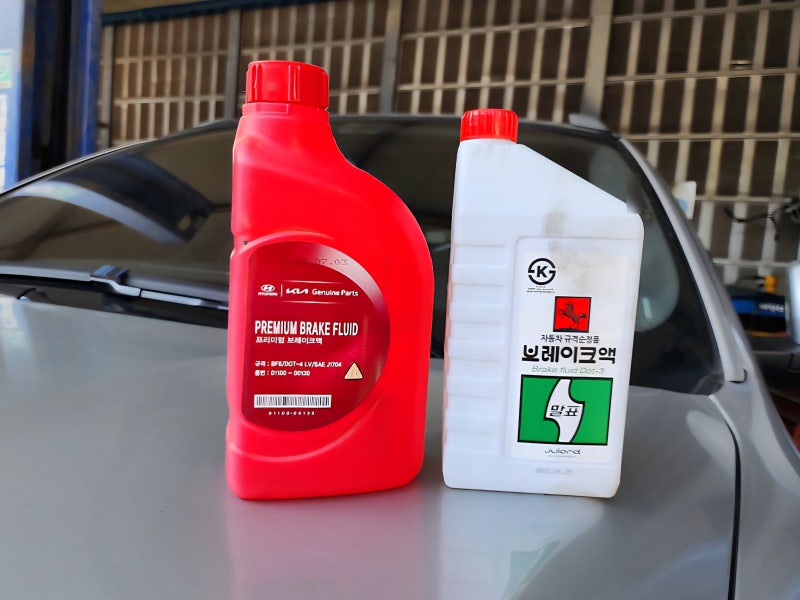 브레이크 오일 교체주기 언제? 비용 안 비싸다 안전을 위해 제때 교환하자!