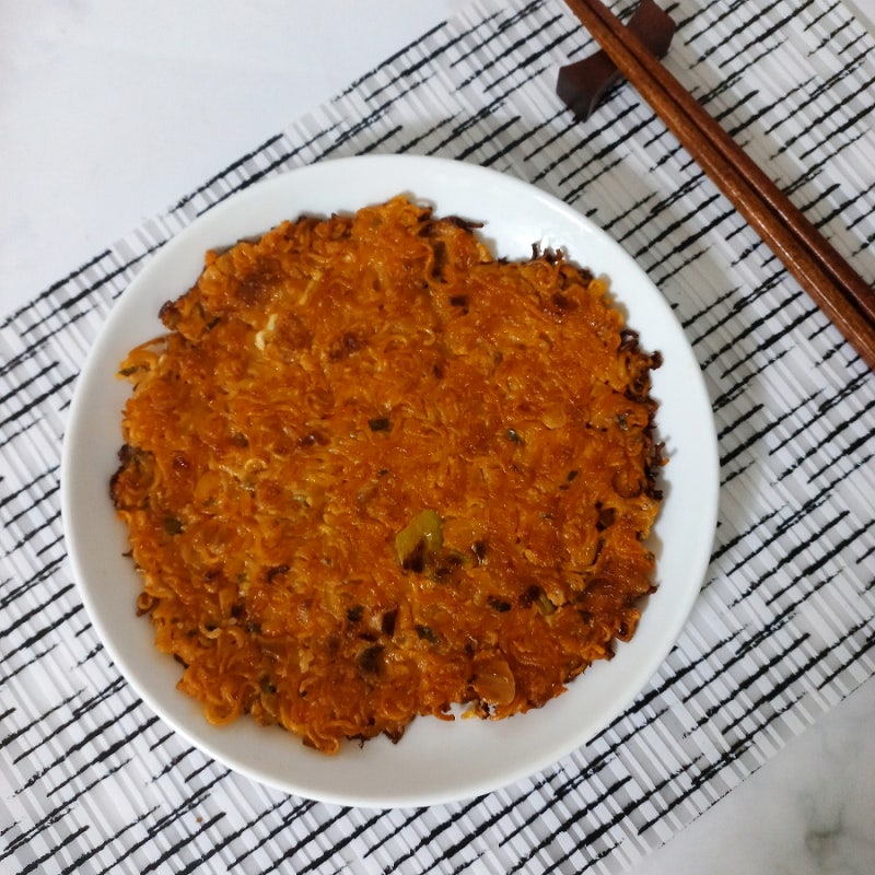 김치 컵라면으로 만드는 류수영의 김치 부침개 레시피