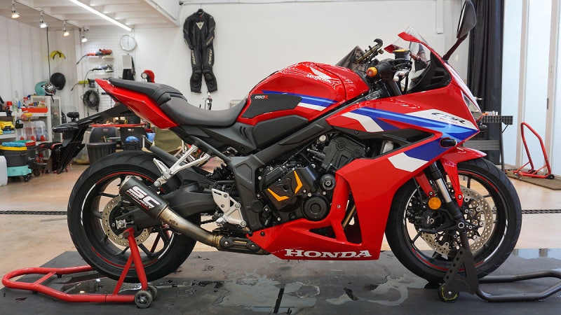 CBR 650R E-클러치 바이크 디테일링 세차 ｜소기어 커버 탈거부터 스윙암 안쪽까지 꼼꼼하게