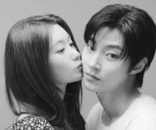 황인엽·정채연 진짜 사귀나? 손 꼭 잡은 투샷에 터진 실제 열애 의혹 전말