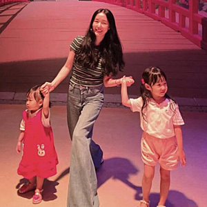‘194억 건물주’ 이정현 제주여행, 자산보다 눈길 간 두 딸의 손