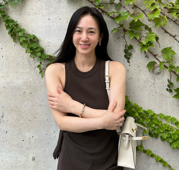 54세 박주미 "33년 전 아시아나 여신 맞아?", 숏팬츠 필라테스 근황 화제! 군살 제로 탄탄 피지....