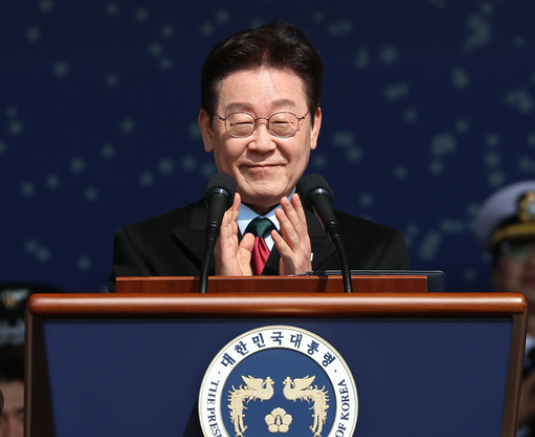 이재명 지지율 33.8%, 조국·추미애·윤건영까지 움직였다…민주당 안에서 지금 무슨 일이
