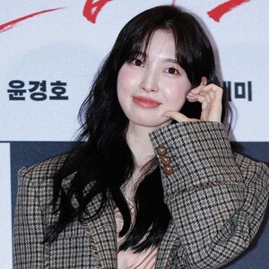 "평소보다 얼굴이 조금 부은 것 같은데"… 몰라보게 달라진 분위기 오마이걸 아린, 볼 빵빵 ....