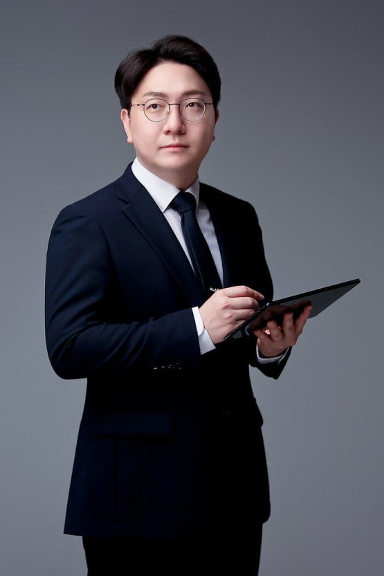 신인규 변호사 프로필 고향 학교 이력 유튜브 김용민TV 출연해 김어준 가짜 엄마 비판 발언