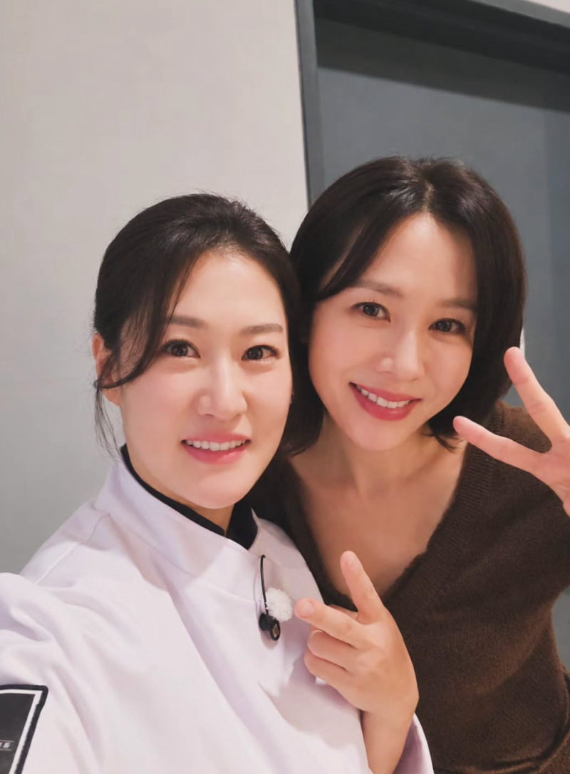 냉부해에서 난리난 손예진 니트 셋업, 가디건 하나에 200만원?