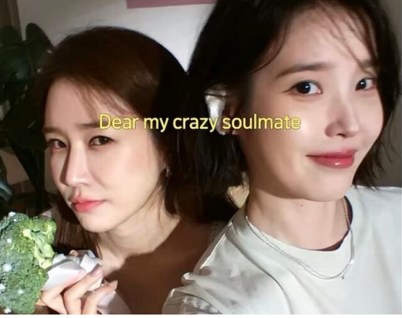 아이유 배우 유인나 11살 나이차 뛰어넘은 15년 우정 디어 마이 크레이지 솔메이트 특별 뮤비 ....
