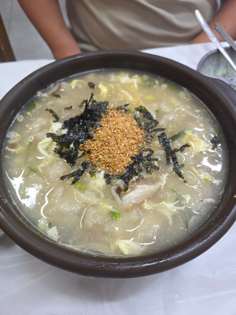 속초 중앙시장 맛집 먹거리 투어, 감자옹심이부터 막걸리빵·회센터까지