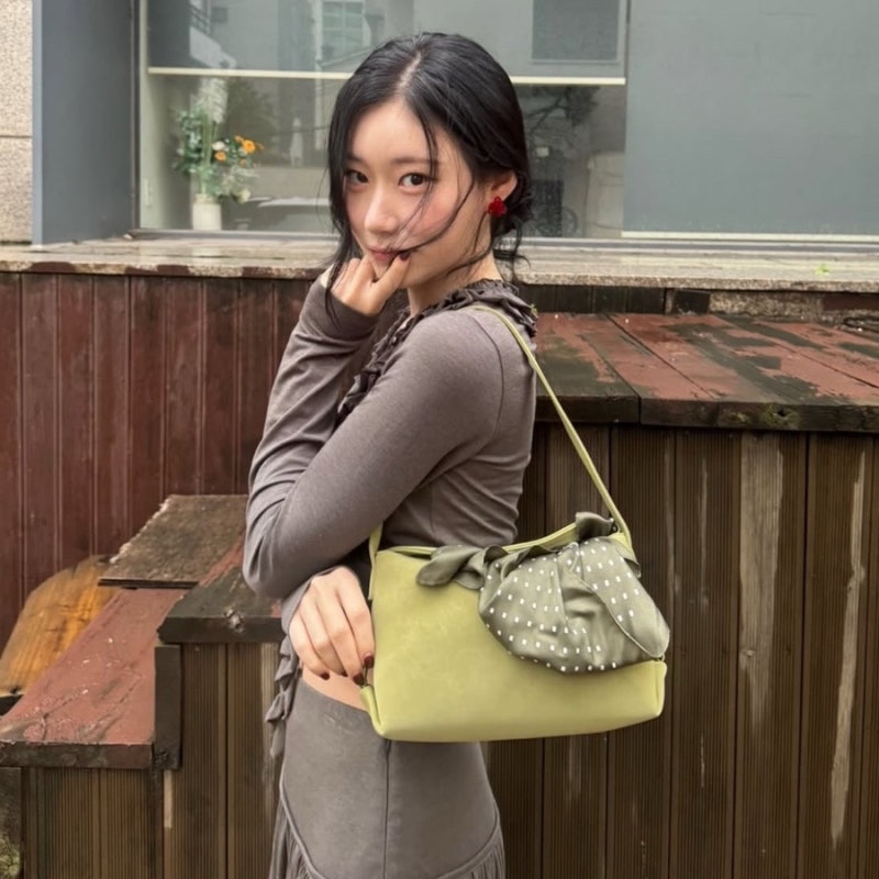 있지 채령 사복 패션 이렇게 예뻤어? 유럽 여행룩·꾸안꾸 코디 화제
