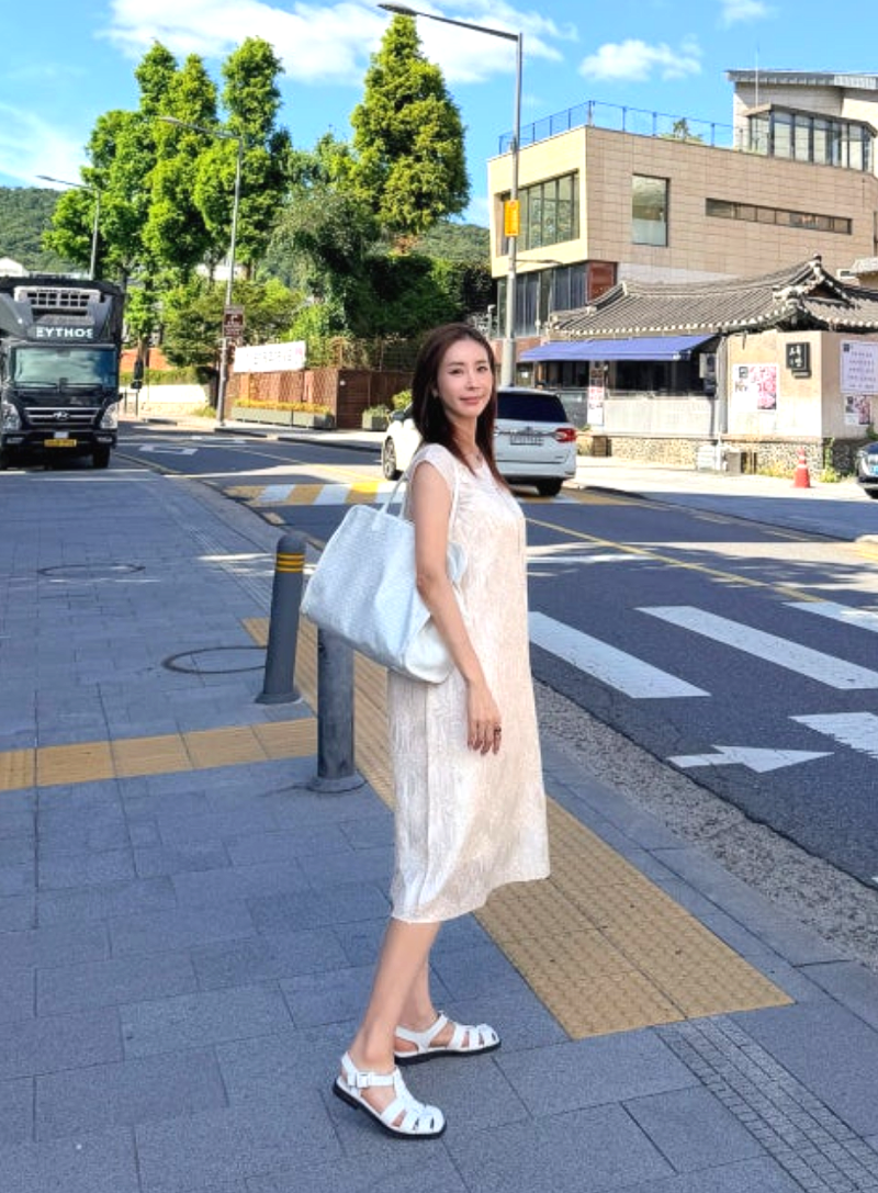 “배를 가리기는커녕 더 당당하게” 47세 첫 임신 한다감, 만삭에도 포기하지 않은 패션