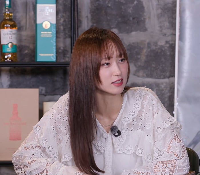 "코판 손으로 앞머리 정리..?" 그런 고경표에 설렌 화이트 블라우스 입은 류혜영 (+ 짠한형)