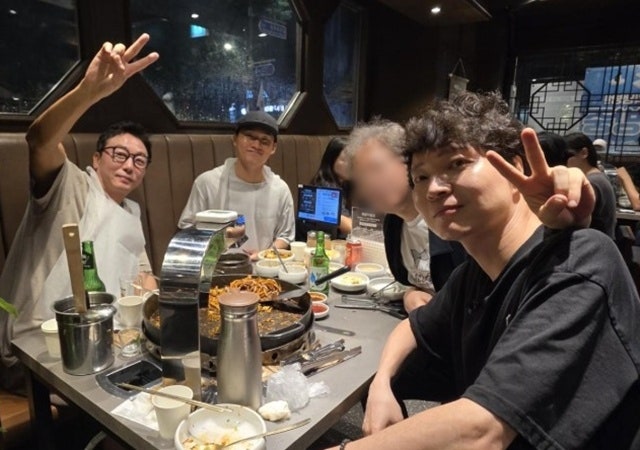 탁재훈, 신정환 닭갈비집 찾았다…“방송만 안 하지 계속 친해” 컨츄리 꼬꼬 두 사람의 지....