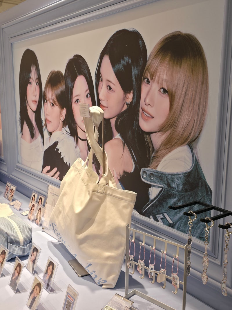 Yeouido The Hyundai Seoul Le Sserafim Pop-up Day 2: Scent Archive MD Goods T-shirt Review