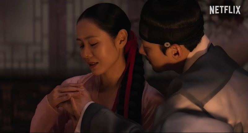 "선 넘었다는 반응"… 스캔들 손예진 지창욱 나나 파격 장면
