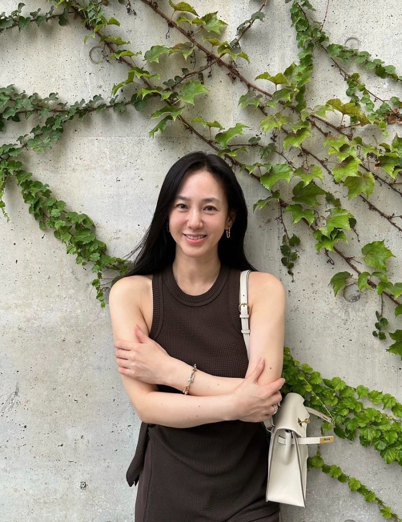 55세 박주미 인스타 룩에 뜬 켈리 단스 II, 가격 보고 두 번 놀랐다