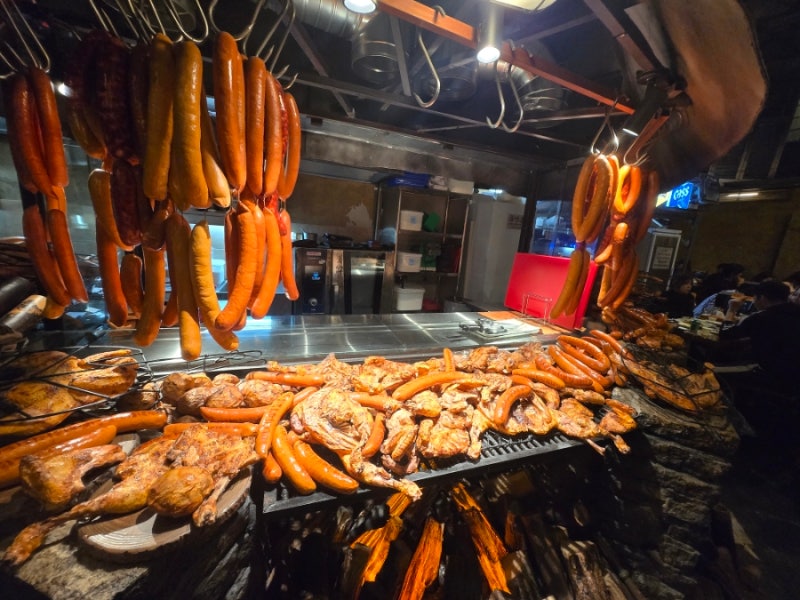 을지로 야장 맛집｜달맞이광장바베큐, 소금 바베큐와 소세지가 일품