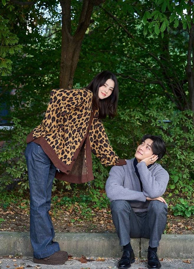 "한소희가 또 해냈다"...30대 CEO 선우로 강태오와 1회 만에 부부 케미 완성