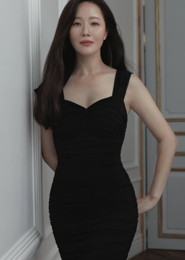 “돌싱이라고?” 오히려 더 예뻐진 40대 엄지원이 20년째 51kg 유지하는 방법