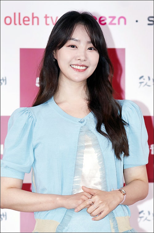 시어머니 옷장에서 고른 투피스 입고 간 결혼식… 부케까지 받아온 시크릿 송지은