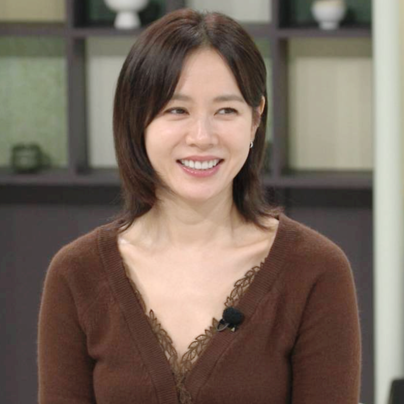 '벌써 품절...?' 냉부해 손예진 옷 20만원대 가디건이 유독 화제가 되는 이유