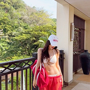 "이거 반칙이다"... 여성암 이겨낸 이솔이가 꺼내든 비키니 근황