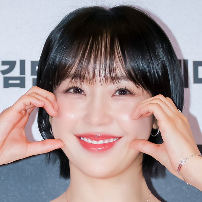"크롭티 입고 시사회 왔는데 이 라인이 실화냐"…김예원, 타짜4 VIP 시사회 등장