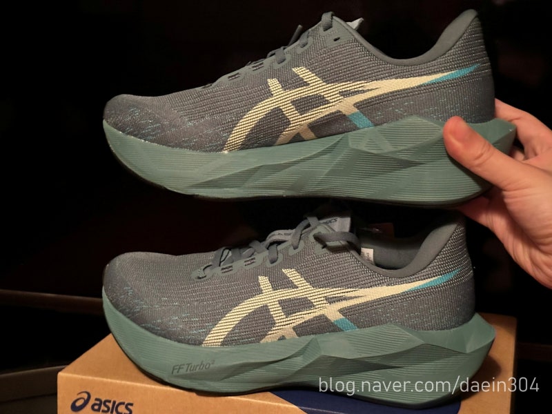 아식스 노바블라스트 6 포기 테일 일루미네이트 옐로우 후기 및 사이즈 고르는 팁 - ASICS Novabl....