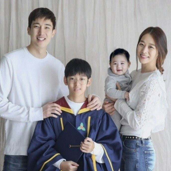 장신영, 시련 딛고 피어난 미소: 일본 여행 근황으로 전해진 희망