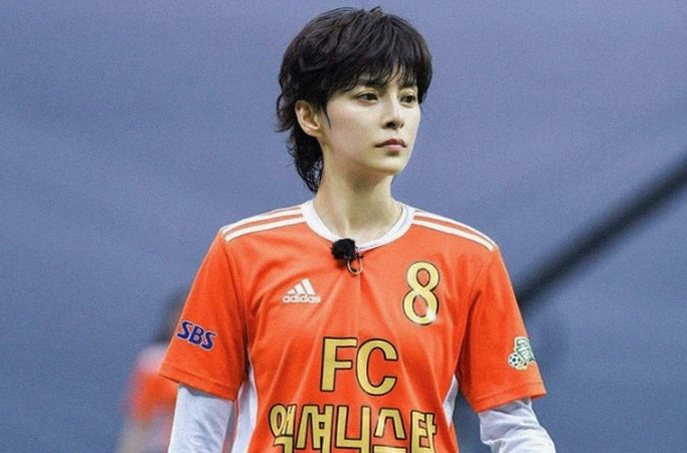 정혜인 골때녀 에이스의 반전 복근 패션 서울패션위크 시선 강탈