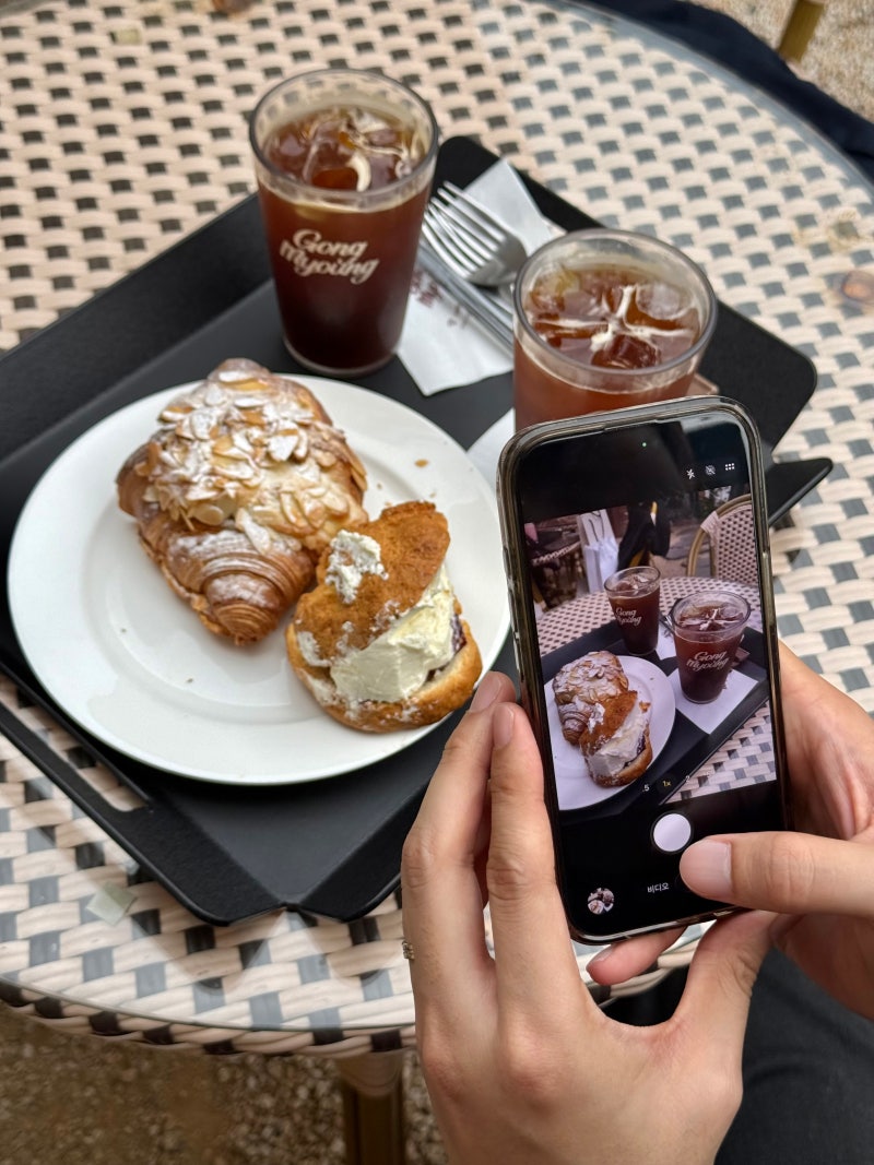 홍대 카페 공명｜빵순이 눈 돌아가는 베이커리 천국, 다들 사진 찍는 테라스 스팟