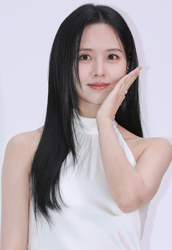 "한가인 보는 줄 알았다" 전지현이 소속사 첫 배우로 선택한 여배우의 놀라운 미모