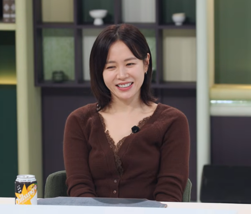 냉장고를 부탁해 손예진 가디건 20만원대로 화제의 제품이었어요