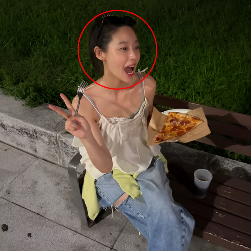 설현 길거리 피자 먹방 포착, 화이트 끈나시로 드러낸 여리여리한 몸매 근황