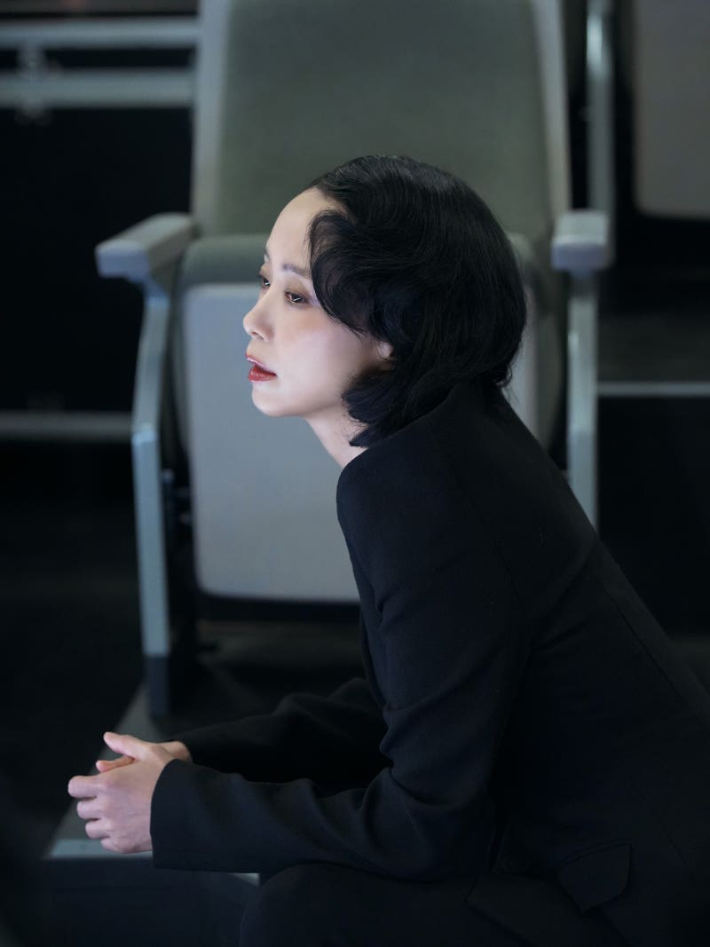 전도연, 연극 ‘벚꽃동산’ 뉴욕에서 대장정 마무리…“Goodbye, 송도영” 마리끌레르 화보 공....