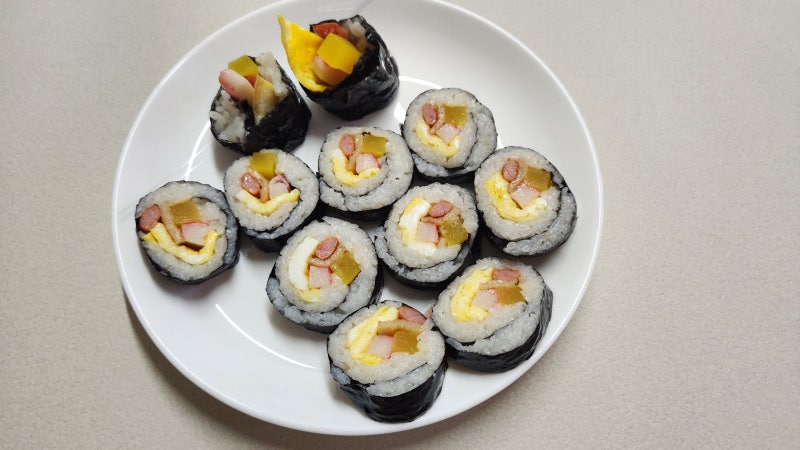 꼬마김밥 만들기 아이들 한입김밥 황금레시피 옆구리 안 터지게 싸는 법