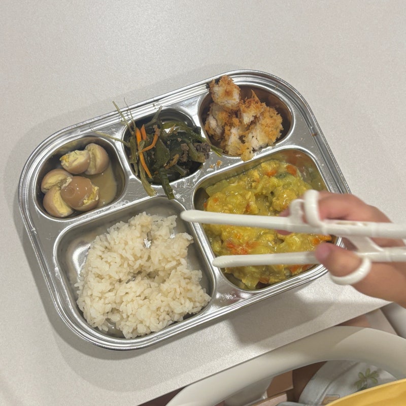 두돌 아기 숟가락 잘 쓰면서 왜 손으로 밥 먹을까?