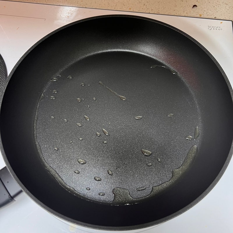 코팅 프라이팬 세척, 검은 게 묻어나왔는데 연마제일까?