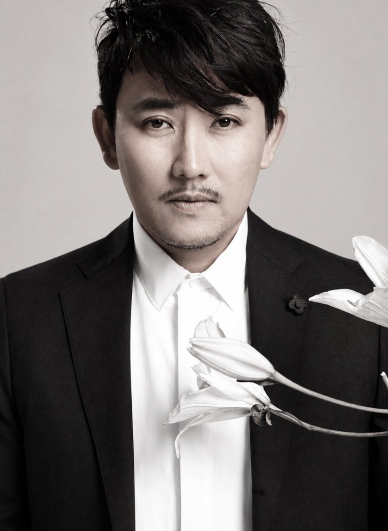 라이브 황제 '이승철', 첫 손주 품에 안았다…할아버지 된 기쁨 전해