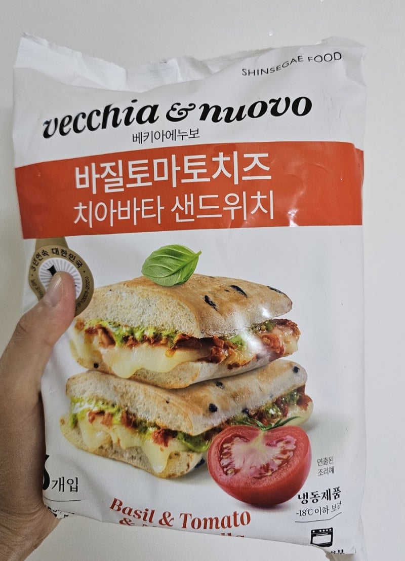 신세계푸드 바질토마토치즈 치아바타 샌드위치