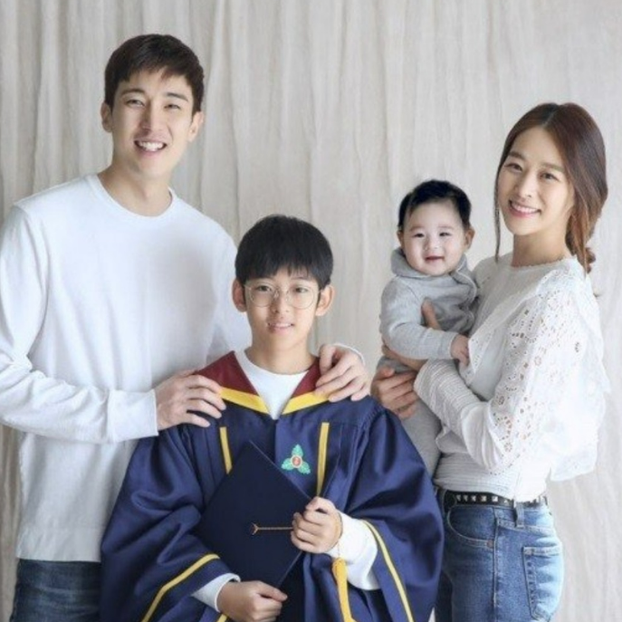 “그 일 겪고도 이렇게 웃었다” 장신영, 일본서 포착된 근황...강경준과 현재는