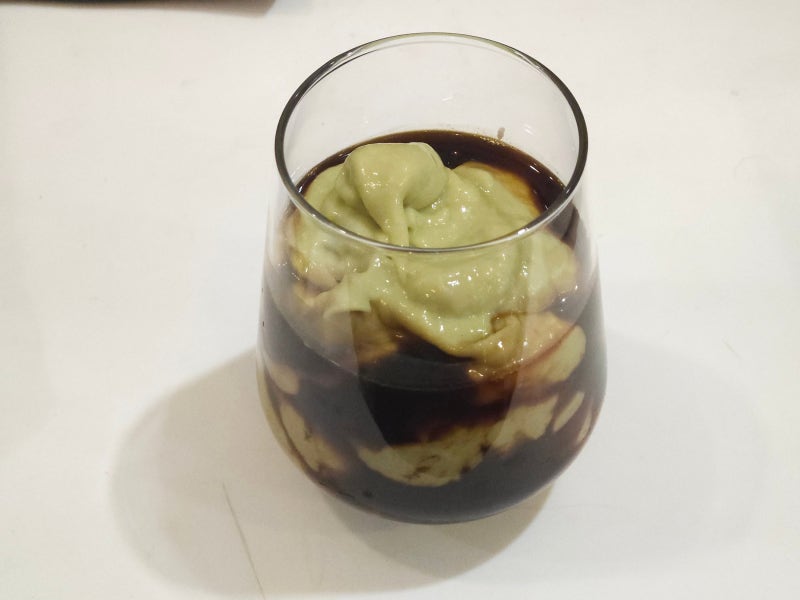 냉동 아보카도를 활용한 아침 5분! 공복에 먹기 좋은 바나나 아보카도 커피 스무디 만들기
