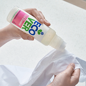 에코버 얼룩제거제 200ml 2개, 빌트인 브러시로 간편하게 옷 얼룩 관리