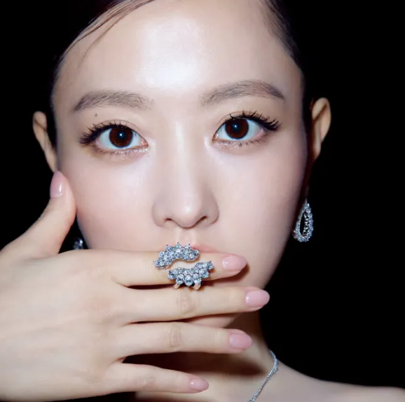 "뽀블리 맞아?" 박보영, 파격 오프숄더로 완성한 고혹적 아우라에 시선 집중
