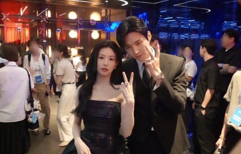 "Is This Person Interpretable?" Go Youn-jung ♥ Kim Seon-ho's Dating Rumors Sparked by Their Close Relationship
