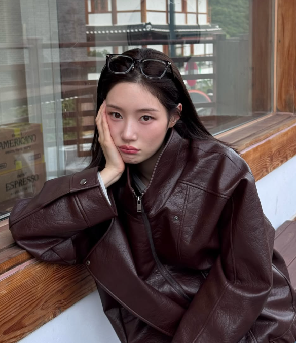 이게 가을코디지! 정채연 가죽자켓 코디 포인트는?